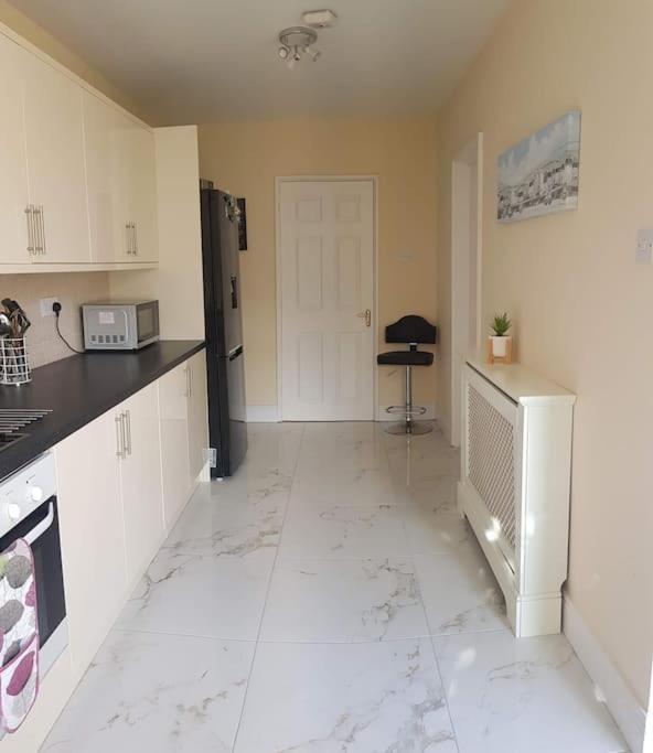 3 Bedroom 3 Bathroom House, Dublin Лукан Экстерьер фото